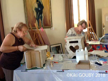 Atelier meubles en carton à l'atelier libre de Condé en Brie dans le sud de l'aisne