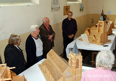 Exposition 2000 histoires de mon village " temples et églises" à Monneaux dans le sud de l'Aisne