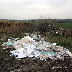 Toujours des déchets versés en bord de route dans le sud de l'Aisne