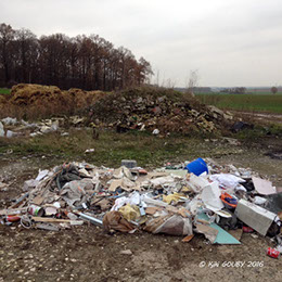 Toujours des déchets versés en bord de route dans le sud de l'Aisne